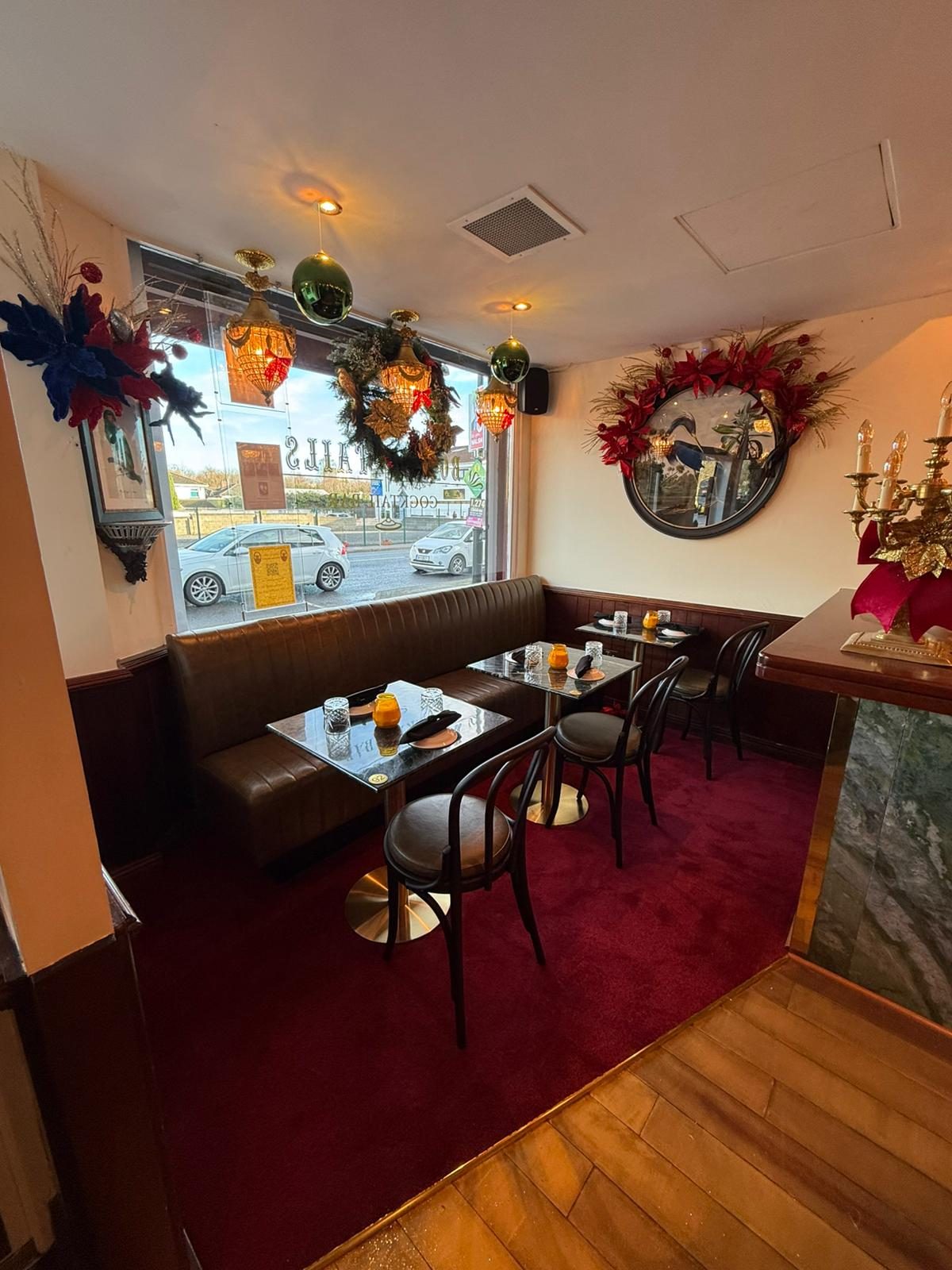 Window seating at Boeuf & Frites Blanchardstown